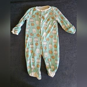 Cookies and milk footie